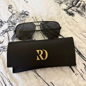 Ranch dressin Aviator Sunglasses with Black Case